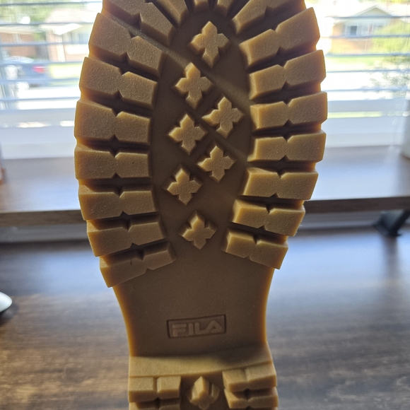 Fila Men\'s Charcoal‎ and Tan Boots main image 9